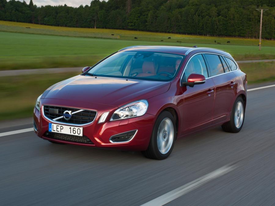  Volvo V60 T3 2010 года  (фото 3 из 8)